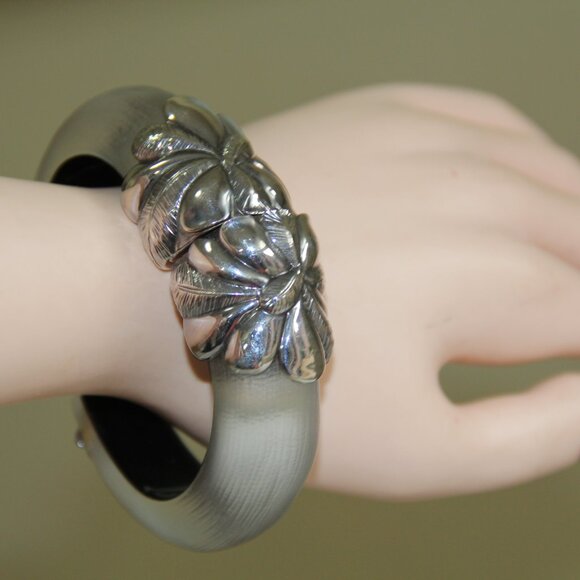 Alexis Bittar Lucite silver tropical Palm Frond Hinged Bracelet. RARE Gorgeous - Picture 8 of 14